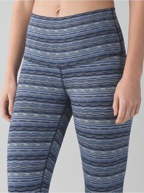 MLululemon Wunder Under Crop (Hi-Rise)Space Dye Twist Sapphire Blue size 8